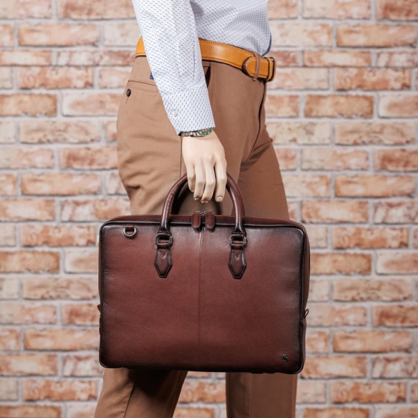 Zgrabna teczka na laptop 13” ze skóry licowej Visconti AT-50 – brązowa