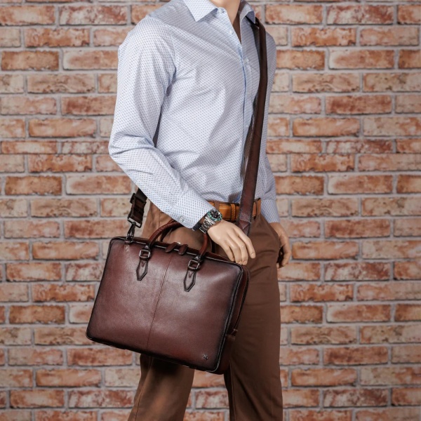 Zgrabna teczka na laptop 13” ze skóry licowej Visconti AT-50 – brązowa