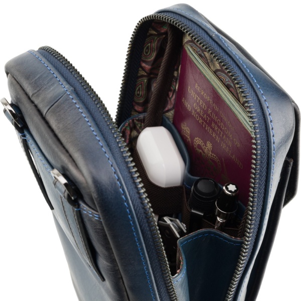 Skórzana saszetka podróżna Visconti Atelier granatowa